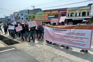 Sebut Dibekingi Oknum, Warga Inhu Mengadu ke Kejari