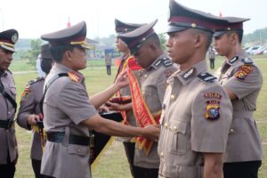 Wakapolda Riau Brigjen Pol kasihan Rahmadi melantik 134 bintara-polri