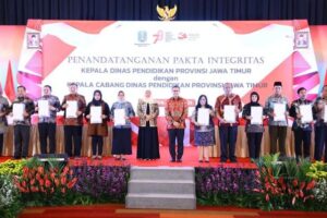 Gubernur Jatim ajak Seluruh Kacabdin serta Kepsek dan Komite Sekolah Menandatangani Pakta Integritas