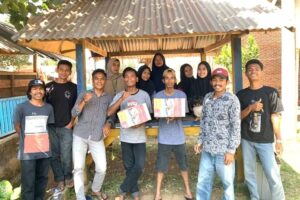 Karang Taruna sorowua parado wane. Menyerahkan bantuan hasil galang dana!!!