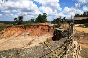 Jalan Nasional  KM 171 Tanah Bumbu Kalimantn selatan Amblas, Kementerian ESDM Belum beri ketegasan