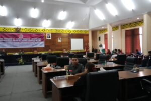 Rapat Paripurna Molor Ketua DPRD Kabupaten Melawi Beserta Anggota Dewan Banyak Yang Tidak Hadir