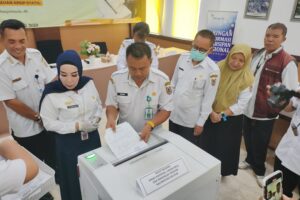 Pada Acara Pemusanahan Arsip  Oleh Dinas perpustakaan dan Kearsipan ( KadisPersip ) provinsi Kalimantan Selatan