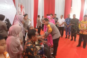 Kapolda Kalsel Melaksanakan Kegiatan Pasar Murah, Pembagian Sembako dan Kegiatan Sosial Lainnya Dalam Rangka 32 Tahun Akabri 91, DiBanjabaru Kalsel