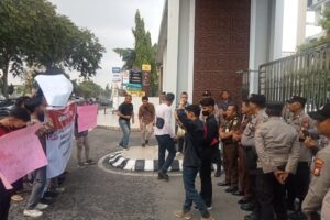 Aliansi Mahasiswa Anti Korupsi Rohul desak Kejati Riau, Periksa Kepala Inspektorat Rohul Atas Dugaan Pungli.