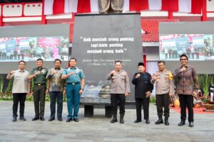 Panglima TNI Bersama Kapolri Meresmikan Monumen Jenderal Polisi Hoegeng Iman Santoso