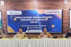 Kaban Kesbangpol Sintang Jadi Narasumber Pertemuan Tim Penanganan Konflik Sosial Se Kalbar