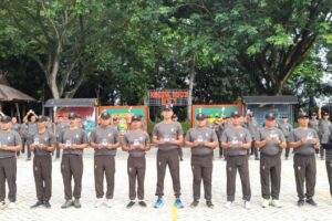 Wujudkan Netralitas TNI Dalam Pemilu 2004 Prajurit Kodim 1002/HST Dibekali Buku Saku