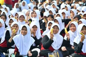 Makan Pisang Massal Di Majalengka, Pecahkan Rekor MURI