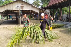 Kegiatan Koramil 1002-06/Barabai Laksanakan Karya Bakti Bersihkan Selokan, Pasar Hingga Tanam Pohon