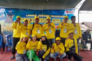 Warga Basirih Melaksanakan Lomba Jukung Tradisional Sangat Meriah.