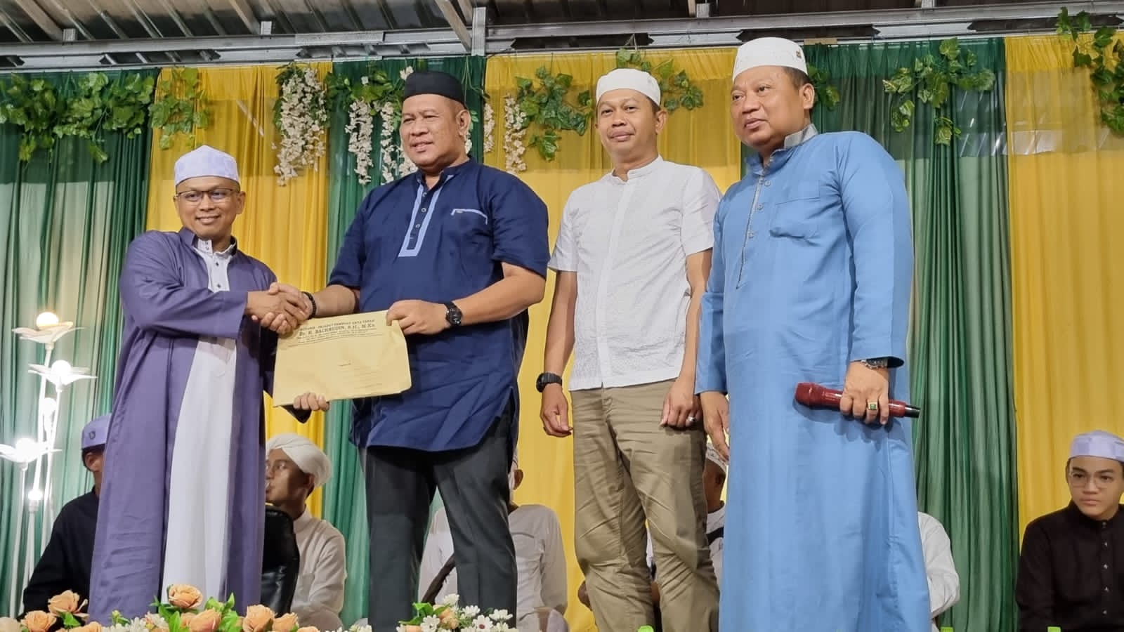 Penyerahan Badan Hukum Koperasi dari Dinas Kop dan UKM Prop Kalsel kepada Ponpes RMA