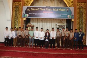Polres Pasuruan Gelar Sholat Idul Adha Dilanjutkan Penyerahan Sekaligus Penyembelihan Hewan Qurban