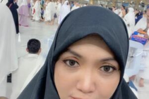 Hanna Gitarisna Menunaikan Ibadah Haji Dalam Kesibukan Sebagai Wanita Bisnis dan Partai Politik