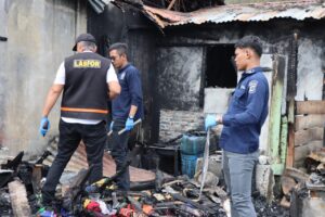 Tindak Lanjut Insiden Kebakaran Warung di Kabanjahe, Bidlabfor Polda Sumut Lakukan Olah TKP