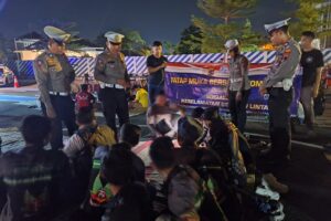 Keselamatan Berlalu Lintas, Kini Kasat Lantas Polresta Pati Berikan Sosialisasi ke Club R2 dan R2 dan R4