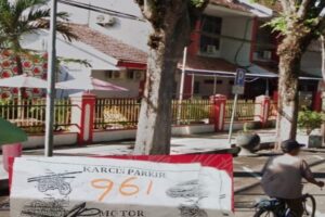 Meresahkan ! Diduga Parkiran Liar Disekitaran Alun Alun Pasang Tarif Seenaknya Serta keabsahan karcis tersebut di pertanyakan