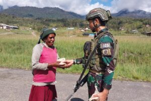 HABEMA, Bagi Makanan, WargaYauria Riang Gembira