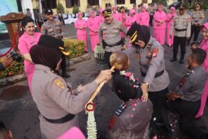 Kapolres Pasuruan Pimpin Upacara Kenaikan Pangkat Reguler Dan Pengabdian Personil Polres Pasuruan