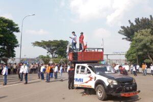 Kegiatan Aksi UNRAS Dari FSPMI Kota Cilegon Di GATE 1 PT. Krakatau Posco