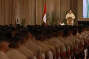 Menteri Pertahanan (Menhan) Prabowo Subianto memberikan pembekalan kepada calon perwira remaja (capaja) TNI-Polr