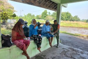 Babinsa Sawit Motivasi Petani Desa Tegalrejo