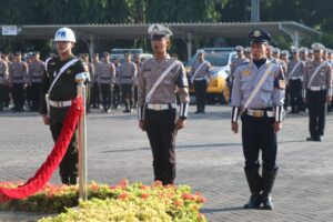Wujudkan Tertib Berlalu Lintas, Kapolres Pasuruan Pimpin Apel Gelar Pasukan Operasi Patuh Semeru 2024