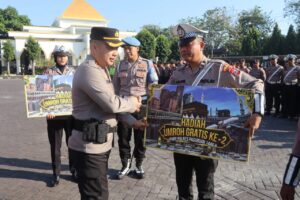 Apresiasi Kinerja Personil Polri, Kapolres Pasuruan Berikan Hadiah Umroh Gratis