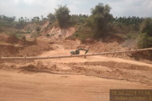 Anak-anak Sekitar Tambang Pasir Kuarsa Yang Diduga IIegal Terancam