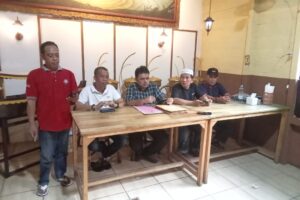 Calon Independen Walikota Banjarmasin Anang Misran dan Aspihani Ideris Minta Klarifikasi KPU Terkait Persyaratan Dukungan Yang memberatkan Jalur Independen.