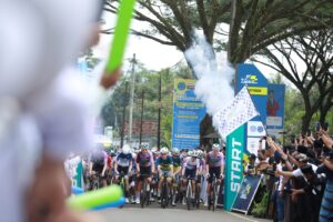 Waketum PB ISSI Lepas Etape Pertama Tour de Banyuwangi Ijen