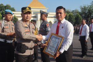 Kapolres Pasuruan Pimpin Upacara Kenaikan Pangkat Pengabdian Dan Pemberian Reward Personil Berprestasi