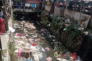 Irigasi dan Comberan Pasar Baru Keranggot Penuh Dengan Sampah Kemana Petugas PUPR Kota Cilegon