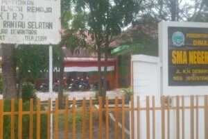 Piket Jaga”Sekolah Tidak Terima Tamu Kecuali Orang Tua Murid.