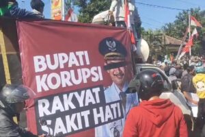 Jalur Pantura Lumpuh, 10.000 Massa IMSAK Desak KPK Segera Tangkap Bupati Situbondo