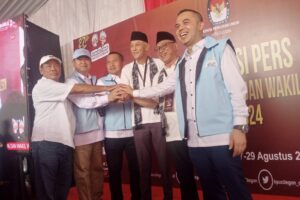 KPU Cilegon Konferensi Pers Bakal Calon Walikota Dan Wakil Walikota Cilegon 2024 , Heldy-Alawi dan Isro-Uyun (ISUN*)
