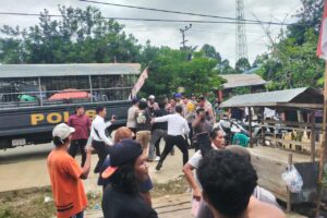 Aksi Massa Di Kelurahan Jahab Dipicu Persoalan Lahan Masyarakat Digusur PT.Budi Duta Agro Makmur