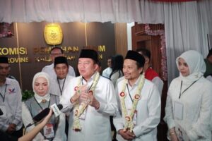 Muhidin – Hasnur Datangi Kpu Prov. Kalsel Mendaftarkan, Gubernur & Wakil Gubernur Kalsel.