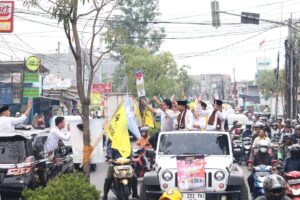 Paslon SAMA dan FF Saling Sapa Saat Bertemu di Jalan Diapresiasi Kapolres