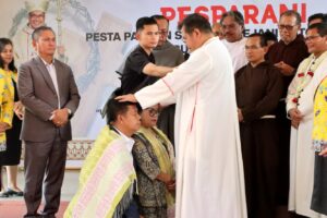 Uskup Agung Medan Beri Pemberkatan Kepada Bupati Simalungun Dalam Menjalankan Tugas Pemerintahan