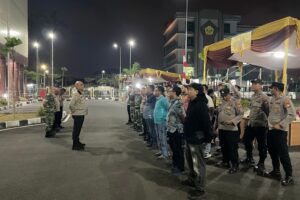 Polisi Kawal Pemeriksaan Kesehatan Bacalon Kepala Daerah Pilkada 2024 di RSUP dr. Sitanala