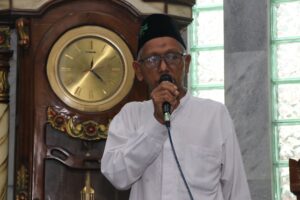 Dzuhur Berjamaah, Kapolres Serahkan Bantuan Sembako dan Renovasi Masjid di Pondok Arum Tangerang