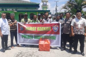 Polres Simalungun Gelar Kegiatan Jumat Berkah, Bagikan 100 Nasi Kotak untuk Warga Kurang Mampu