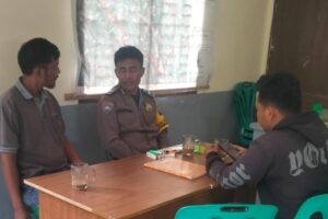 Bhabinkamtibmas Polsek Dolok Pardamean Sambangi Kantor Pangulu, Ajak Warga Bersama Jaga Kamtibmas dan Berantas Narkoba