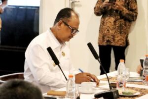 Plt. Bupati Simalungun Hadiri Diskusi Upaya Penyelamatan Ekosistem Danau Toba