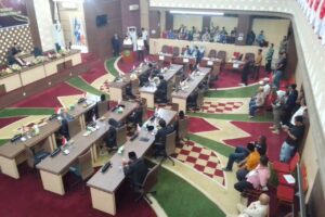 Sidang Paripurna DPRK : Dua Paslon Keluar Dari Rapat Penyampaian Visi Misi