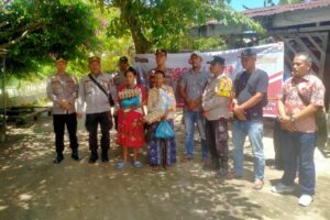 Polsek Tanah Jawa Gelar “Minggu Kasih”, Salurkan Bantuan Sembako dan Sosialisasikan Kamtibmas kepada Warga Kurang Mampu