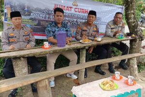 Kapolsek Tanah Jawa Gelar Jumat Curhat, Dengarkan Aspirasi Warga dan Jaga Kamtibmas Jelang Pilkada