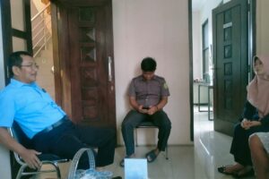 Tercemar Lumpur Pasir , Warga Priuk Gruduk Kantor Pengadilan Agama Cilegon