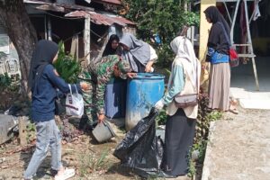 Babinsa Batu Benawa dan Kader Kesehatan Gelar Gertak PSN di Desa Alat
